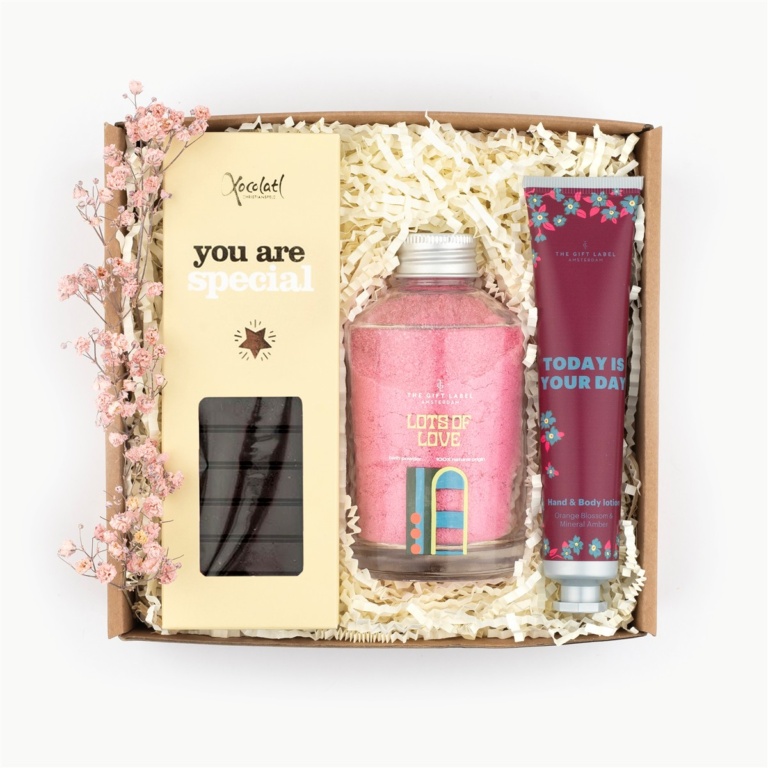 nežno-razko&scaron;je-darilo-za-mami-valentinovo-materinski-dan (1)